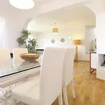 E&m Garden View House Vii פורצ'ס